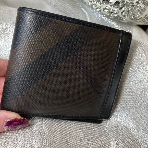 BURBERRY Upscale Mega Check Bifold Wallet🔥Extra storage🔥PVC/Leather🇮🇹made!⭐️ - Picture 12 of 17